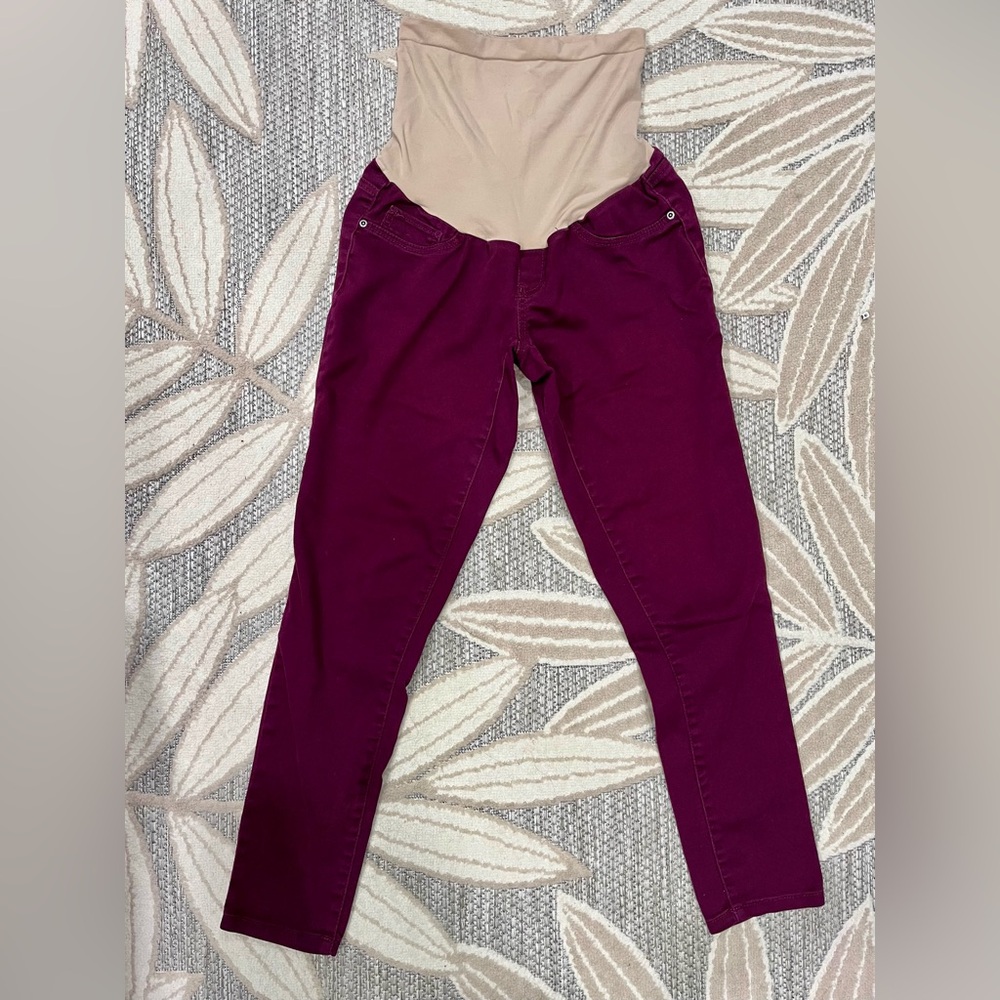 ⭐️5/$25⭐️ Motherhood Maternity Burgundy Maternity Jegging Pants